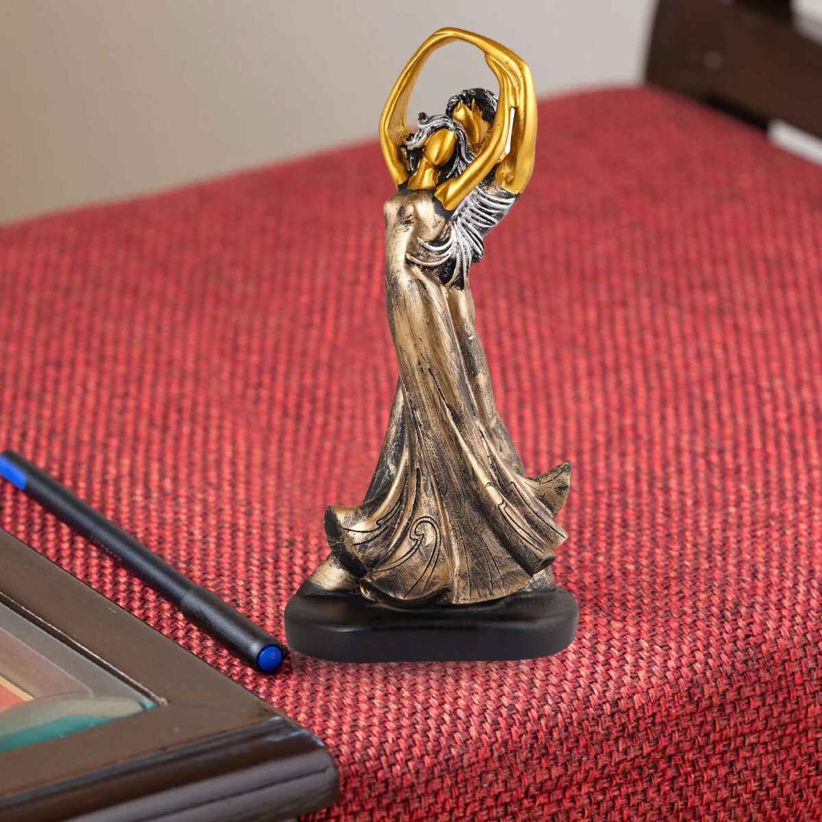 Great Valentine’s Day Gift For Girl & Boys symbolizes true love, Romantic Gift Showpieces brown Golden - Image 2